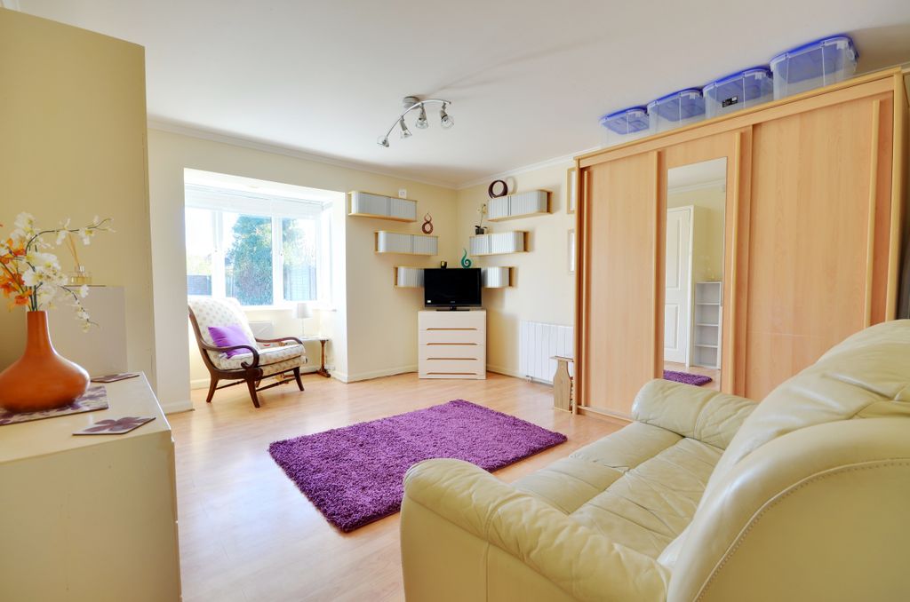 Property photo 2 of 6 2 - 2 Bettles Court