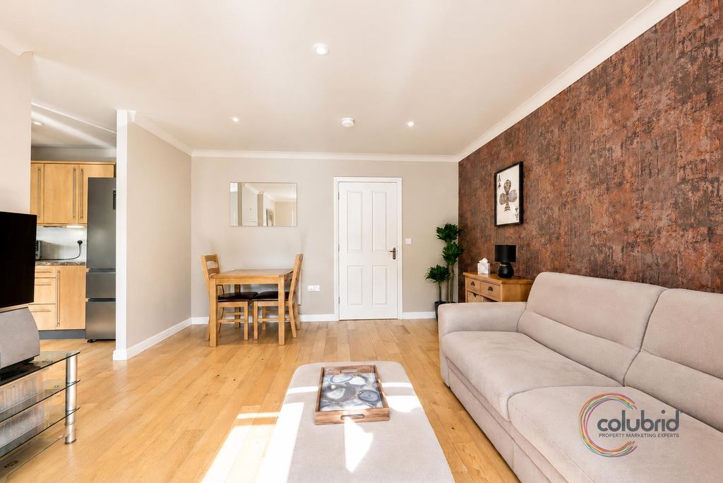 Property photo 2 of 16 63B538B2-Fb07-4781-8534-B2Db38d865A8.Png