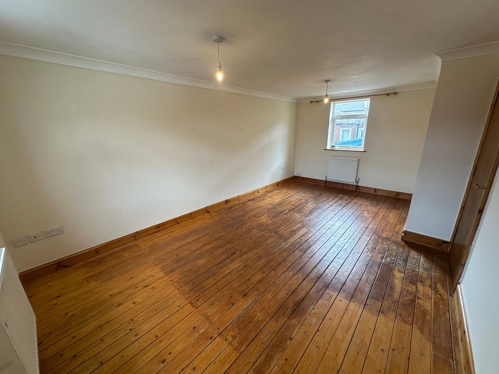 Property photo 2 of 11 Living Room