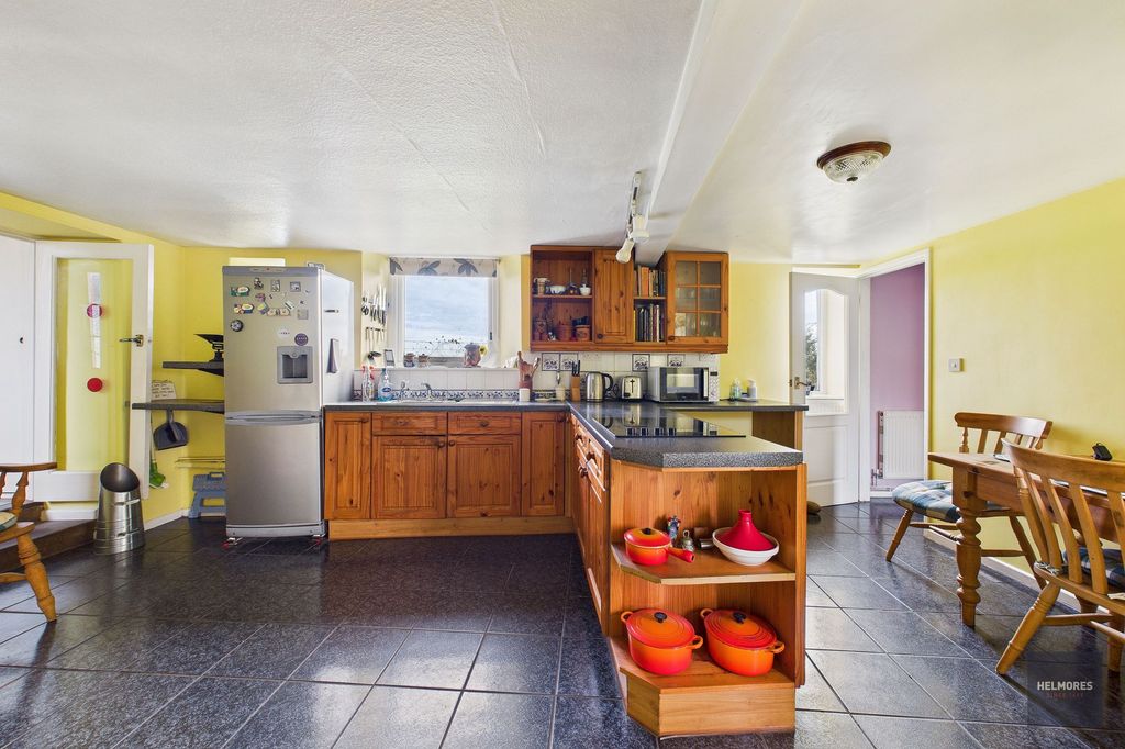 Property photo 2 of 32