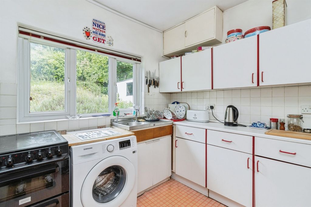 Property photo 3 of 27