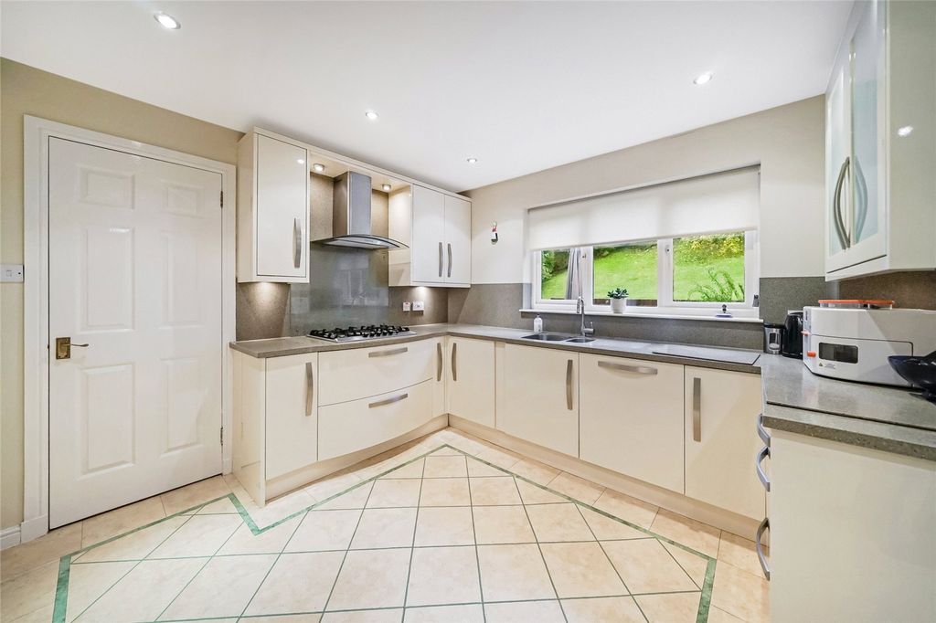 Property photo 3 of 32 Kitchen