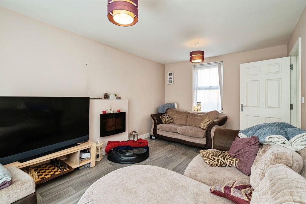 Property photo 3 of 14