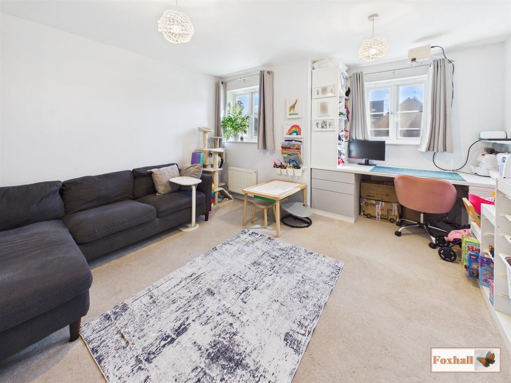 Property photo 3 of 15 Lounge