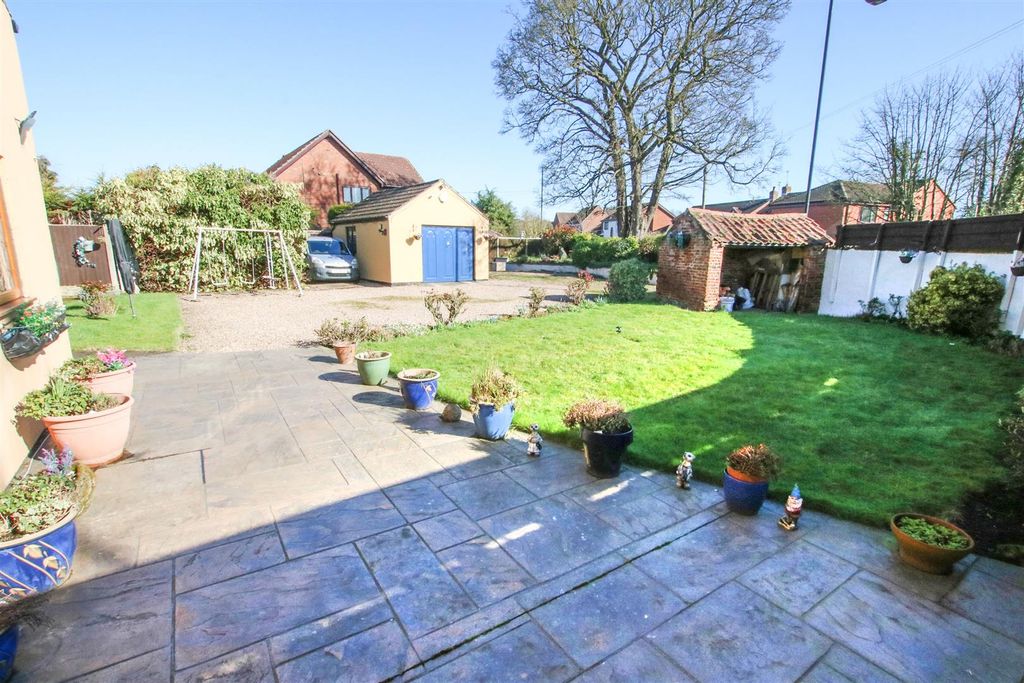 Property photo 2 of 22 Rear Garden