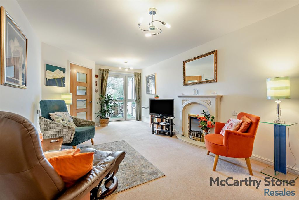 Property photo 2 of 32 8676915-Interior10-800.Jpg