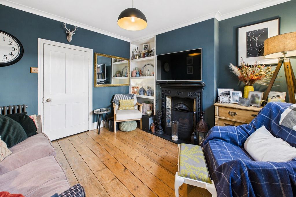 Property photo 2 of 12 Lounge