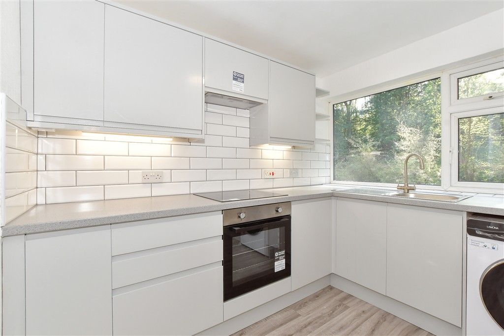 Property photo 3 of 11 Kitchen