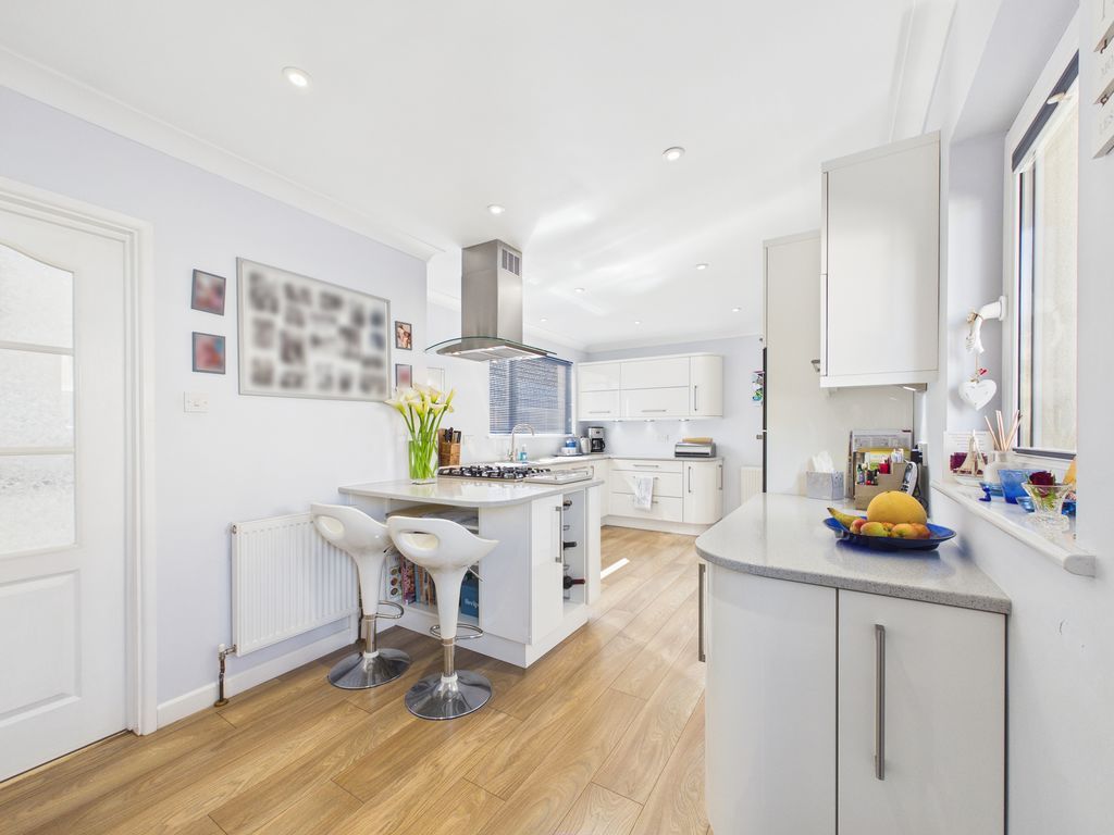 Property photo 3 of 19 Kitchen/Breakfast Room
