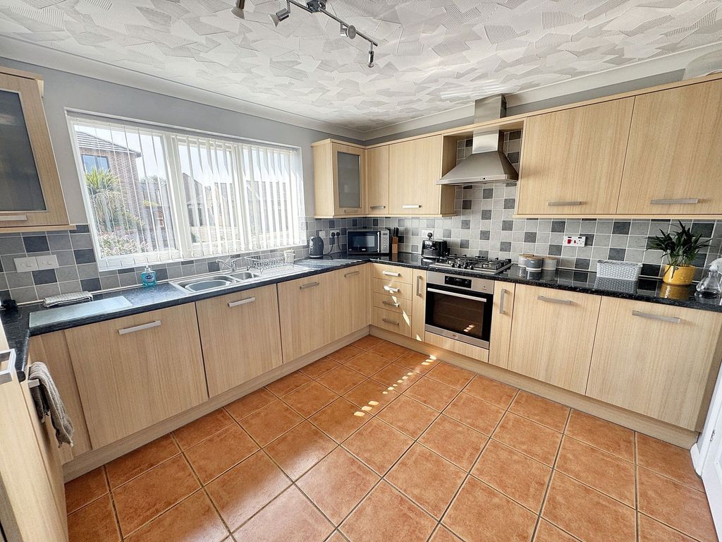 Property photo 3 of 27