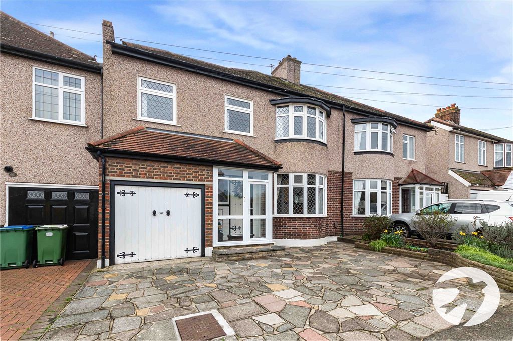 Property photo 1 of 18 External
