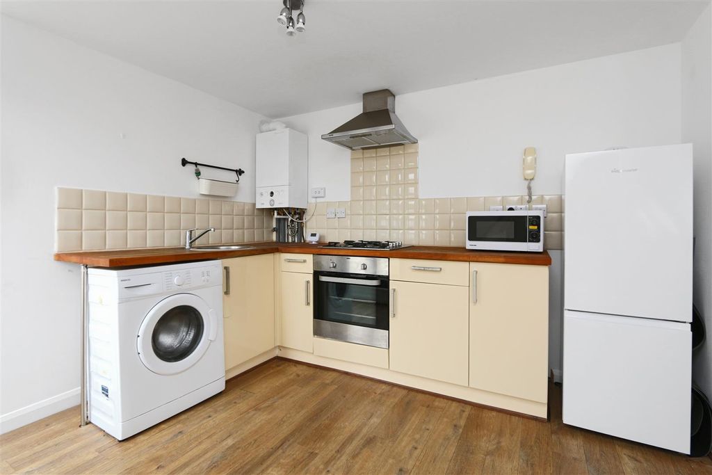 Property photo 3 of 12 Rt_Wt_Bxh_T_Job150_7 Normanton_8_10062025155331_9.