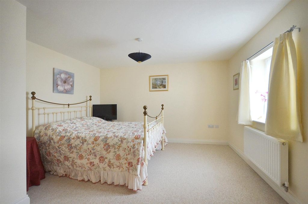 Property photo 3 of 10 Bedroom One