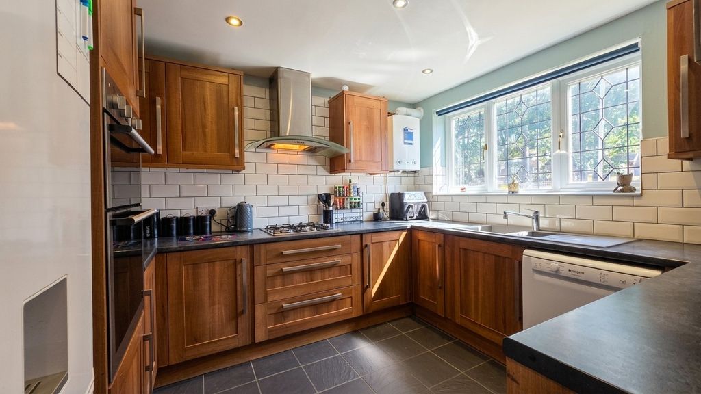 Property photo 2 of 12 5214664