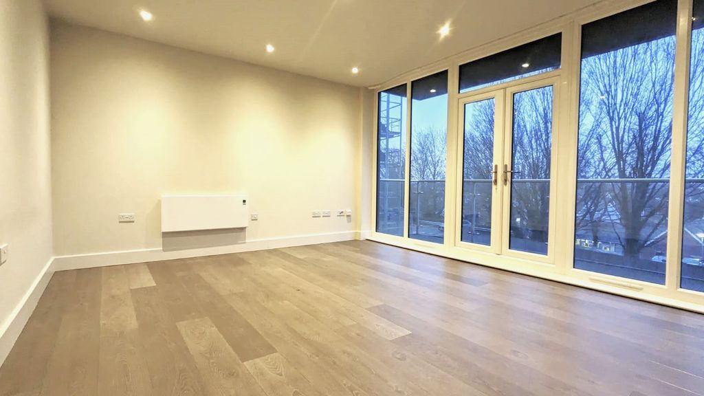 Property photo 2 of 31