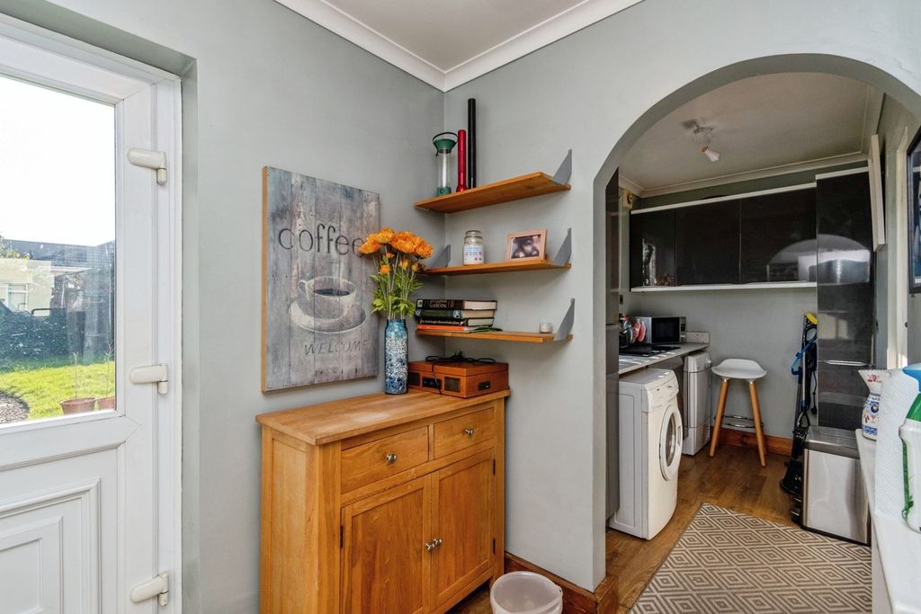 Property photo 3 of 20 Pbox-Img.Jpg