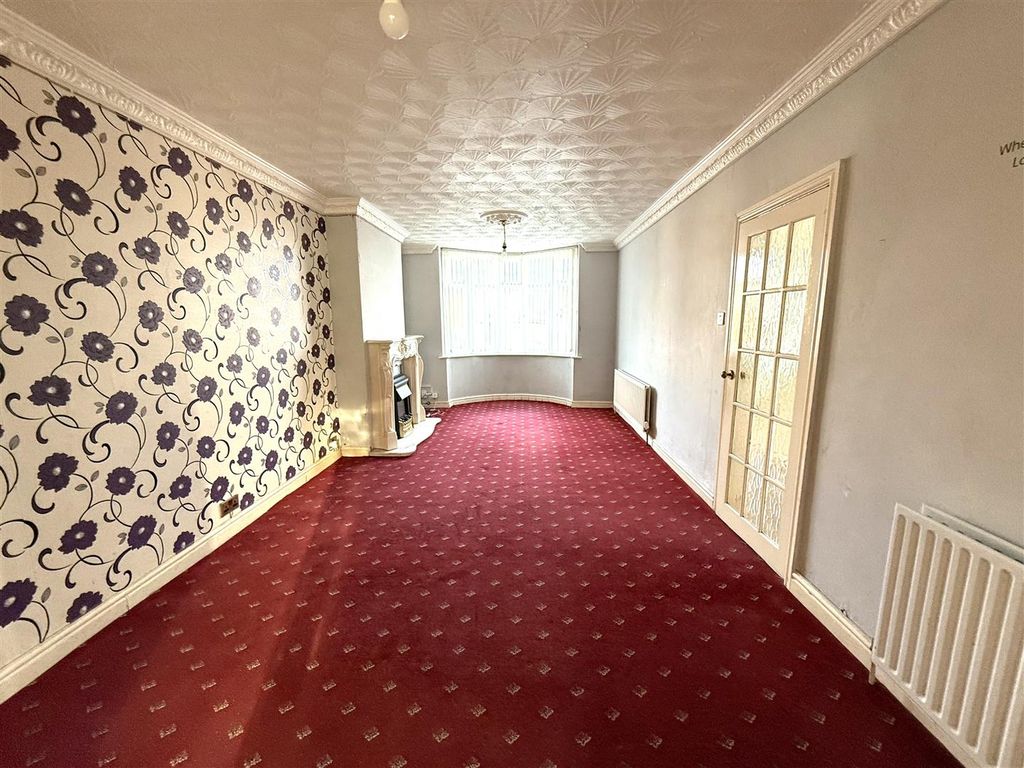 Property photo 3 of 17 14 Hagley Lounge.Jpeg