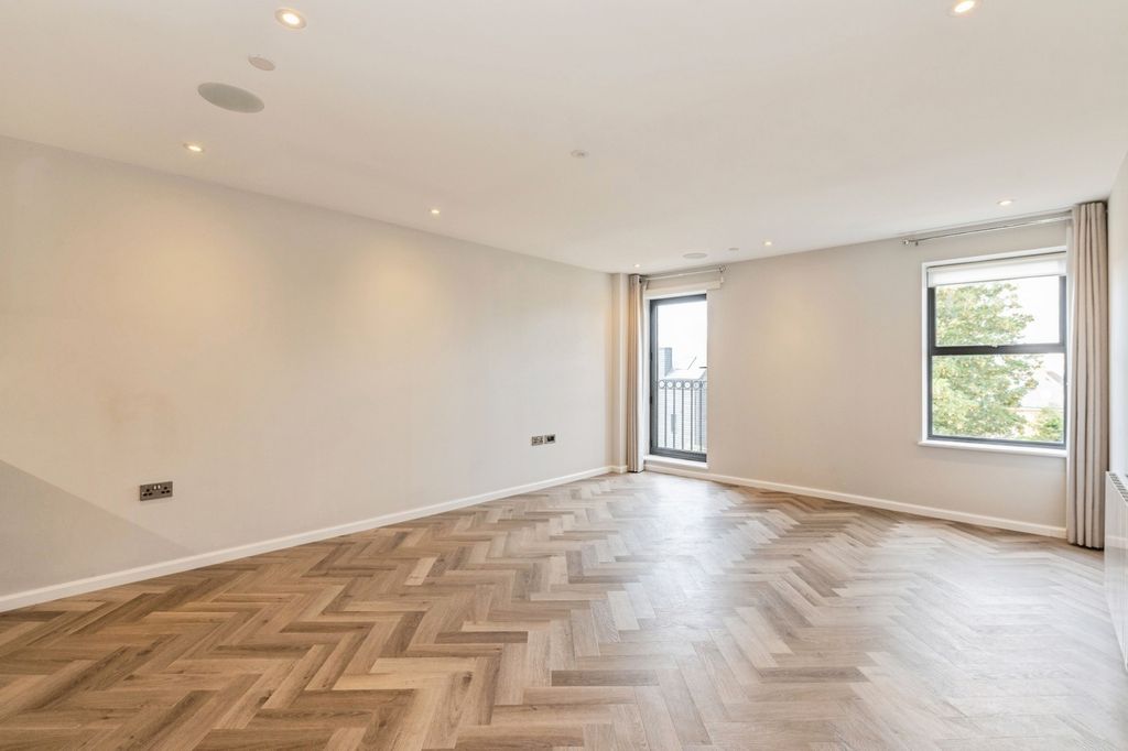 Property photo 2 of 11 Open Plan Area