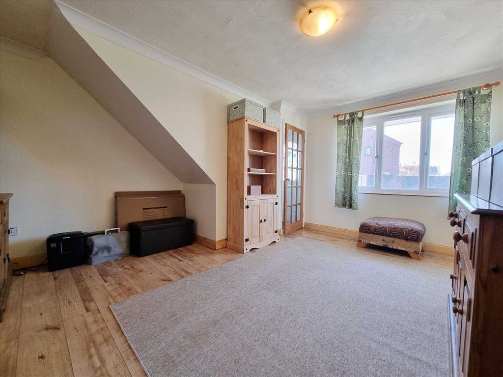 Property photo 2 of 9 Lounge: