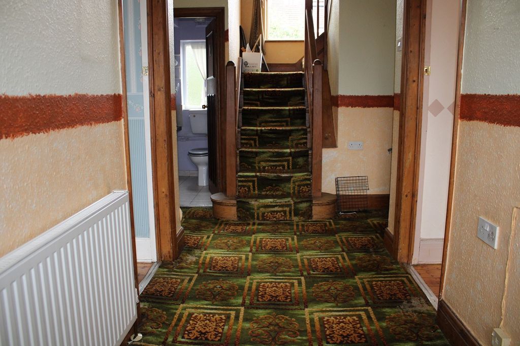 Property photo 2 of 18 Hall