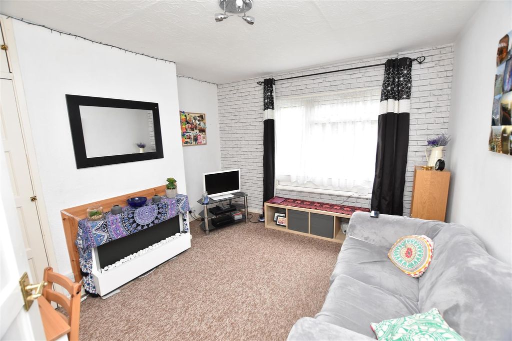 Property photo 2 of 6 Living Room