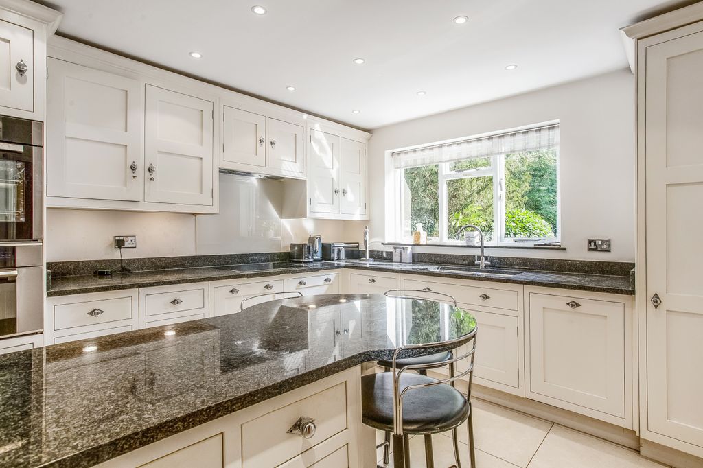 Property photo 3 of 18