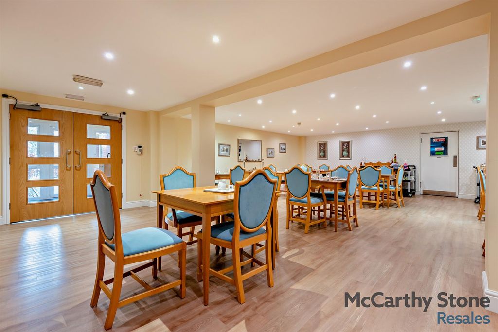 Property photo 2 of 29 8633996-Interior18-800.Jpg