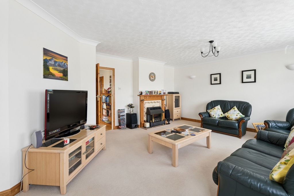 Property photo 3 of 32