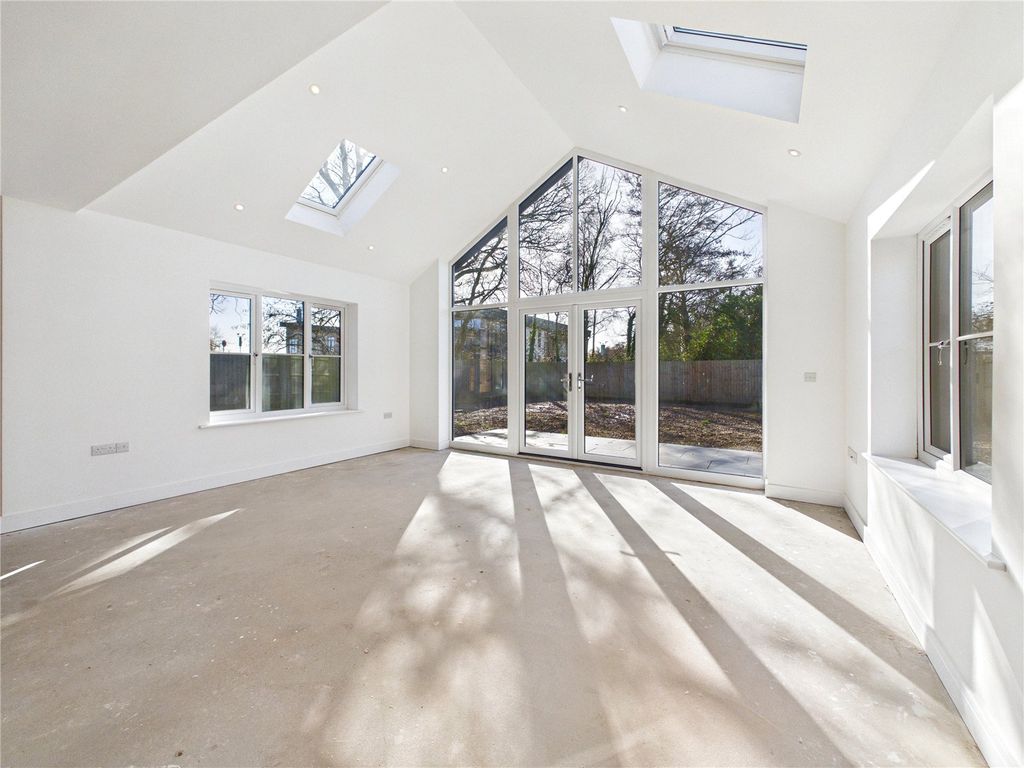 Property photo 3 of 11 Picture No. 16