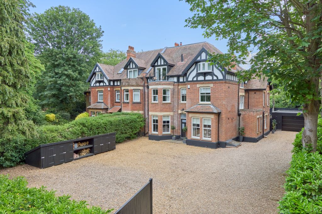 Property photo 1 of 39 56 Bury Road 2705260003