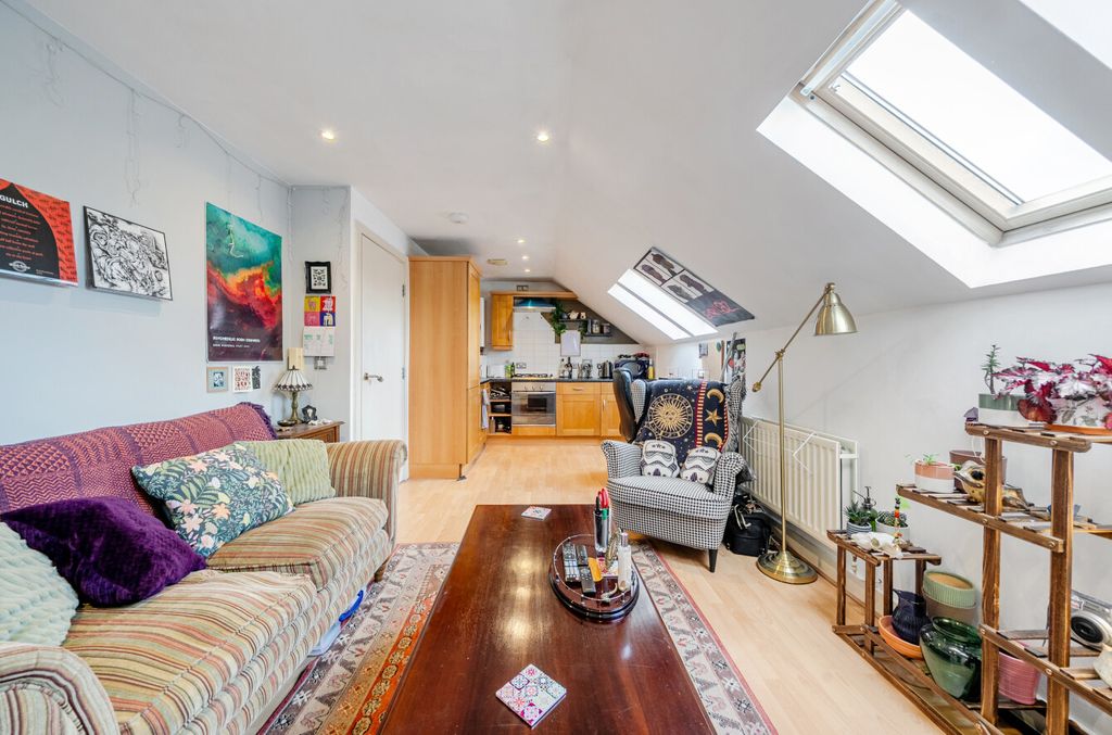 Property photo 1 of 16 1457852-8-6A034B3...