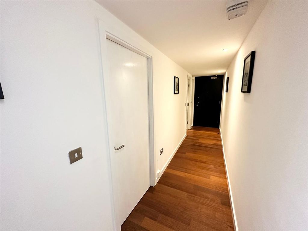Property photo 3 of 16 Hallway