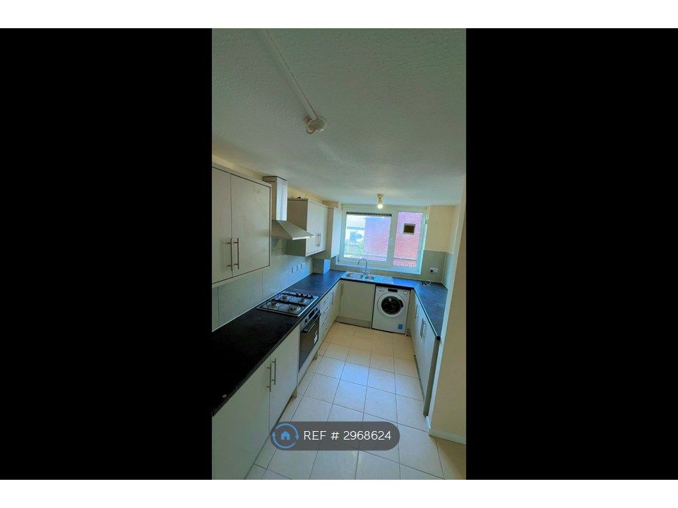 Property photo 2 of 9 Kitchen