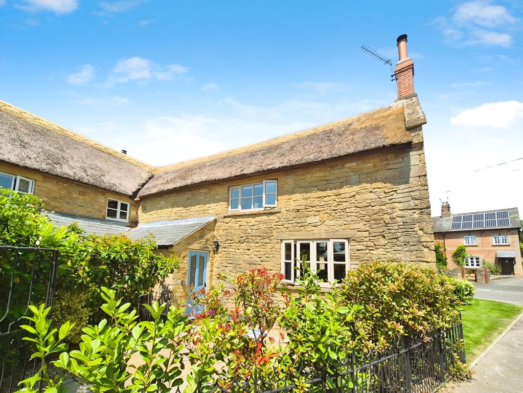 Property photo 2 of 34 E190Dd48-1000030807