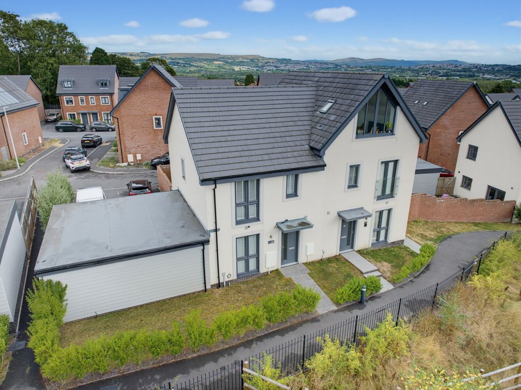 Property photo 1 of 32