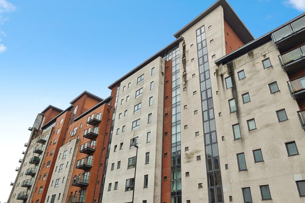 Property photo 1 of 8 (Main)