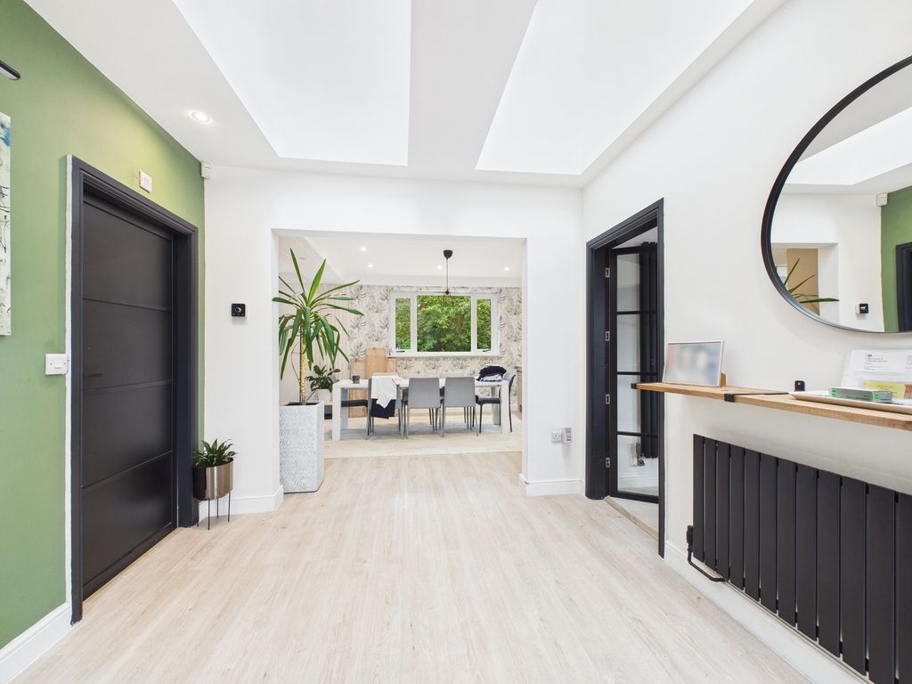 Property photo 2 of 45 Entrance Hall