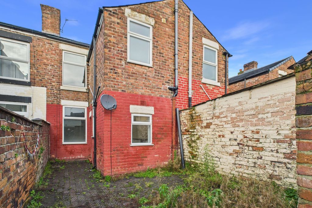 Property photo 3 of 14 Garden