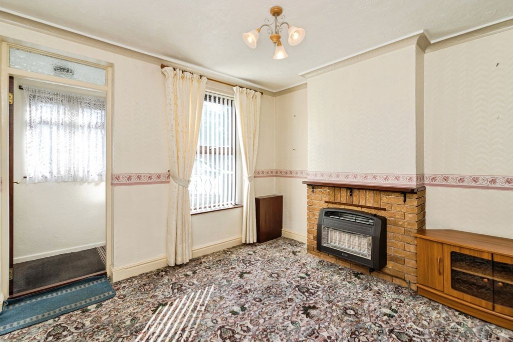 Property photo 2 of 17 Sitting Room