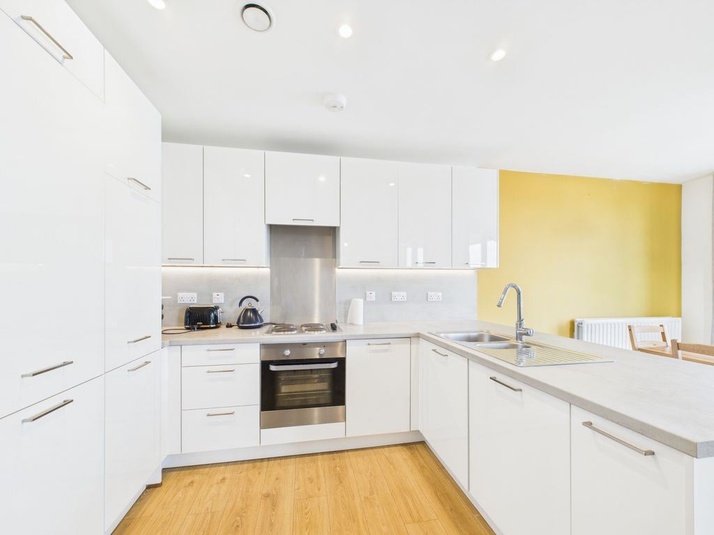 Property photo 2 of 11 Cam03750G0-Pr0038-Still010