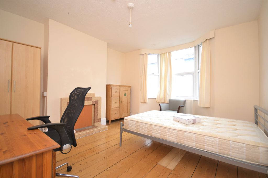 Property photo 2 of 11 Photo 03