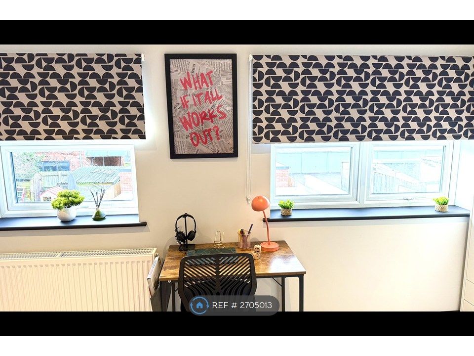 Property photo 3 of 15 Room  5