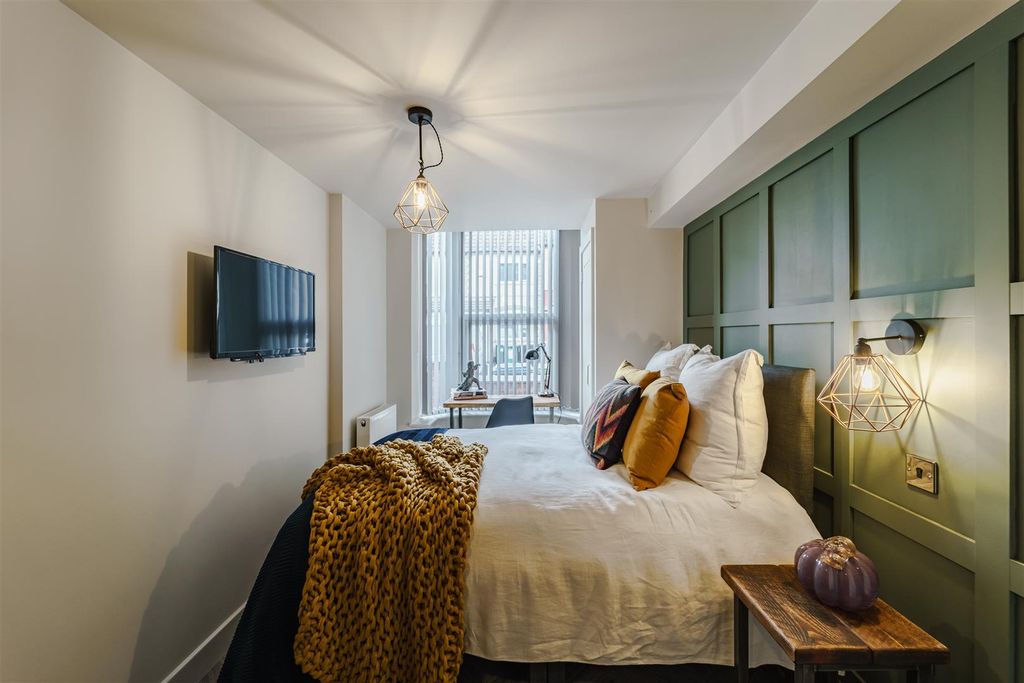 Property photo 2 of 8 040-A7R00576-Hdr.Jpg