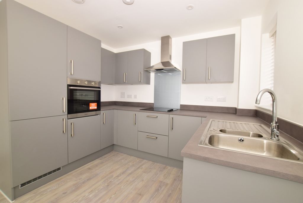 Property photo 2 of 14 Kitchen 2