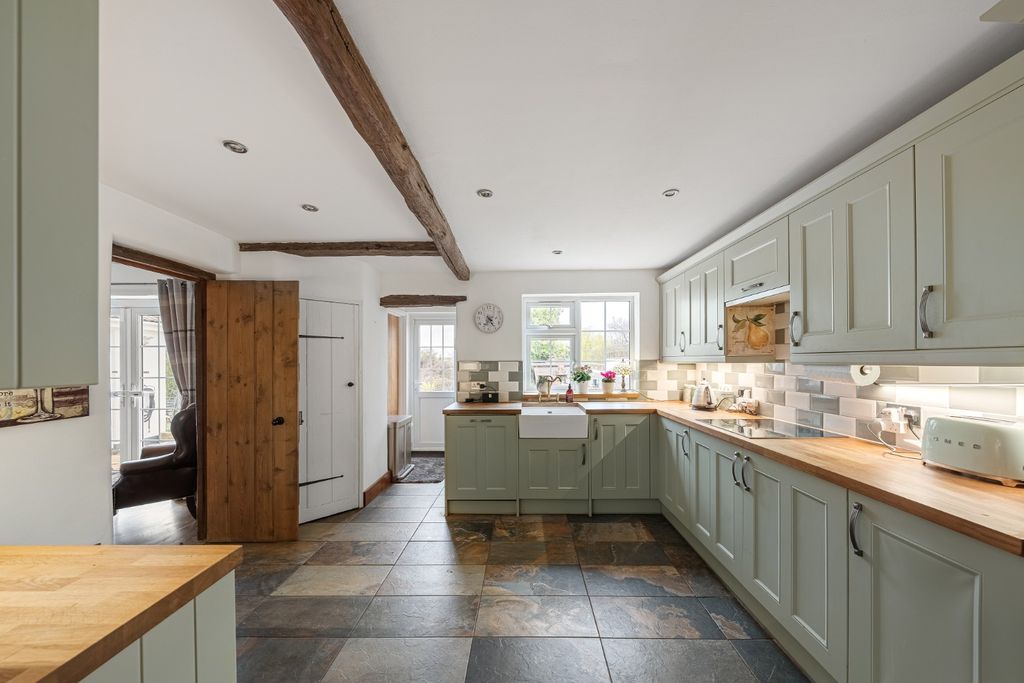 Property photo 3 of 36 4975123