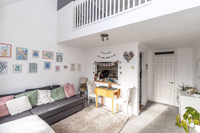 Property photo 2 of 20 .