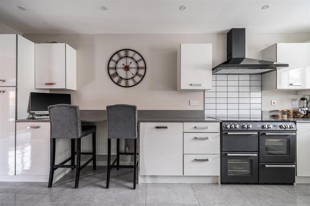 Property photo 3 of 22 1407688-16-6980Bed46A816.Jpg