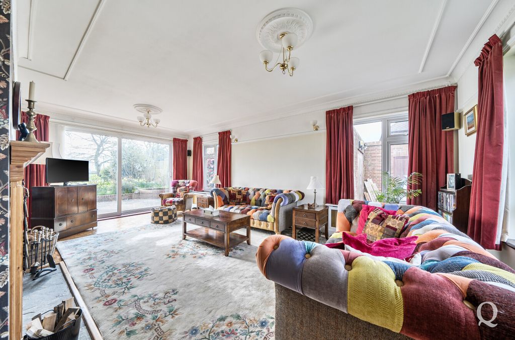 Property photo 2 of 27 B641A0c2-d23d-40F...