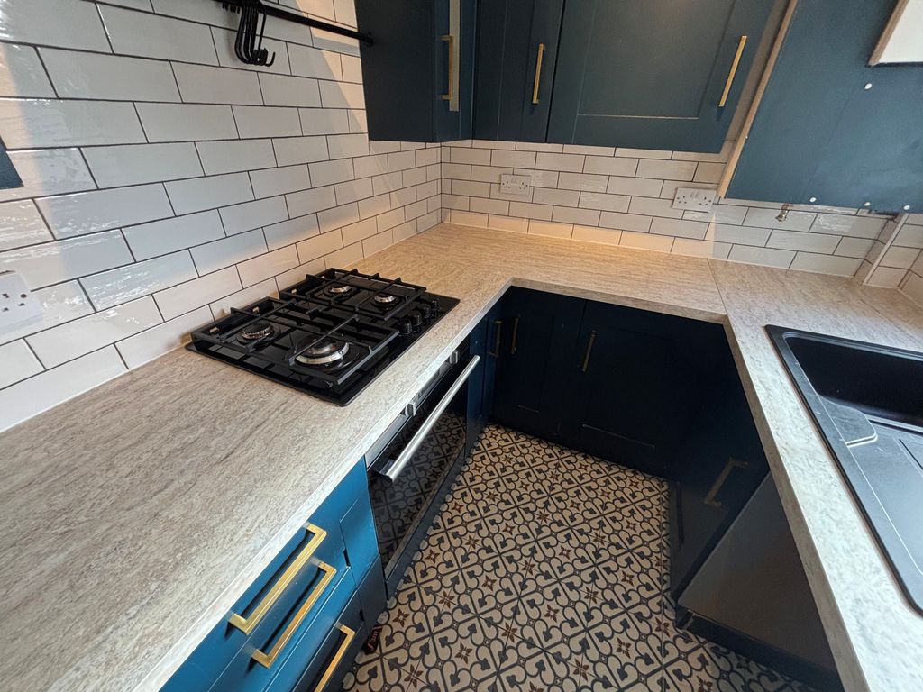 Property photo 3 of 16 Kitchen