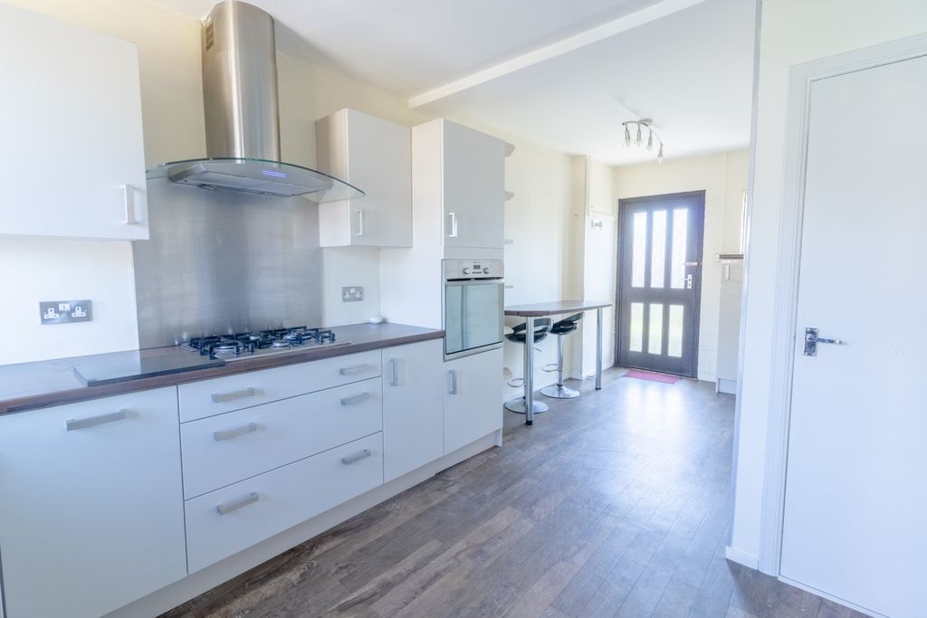 Property photo 2 of 21 Dining Kitchen